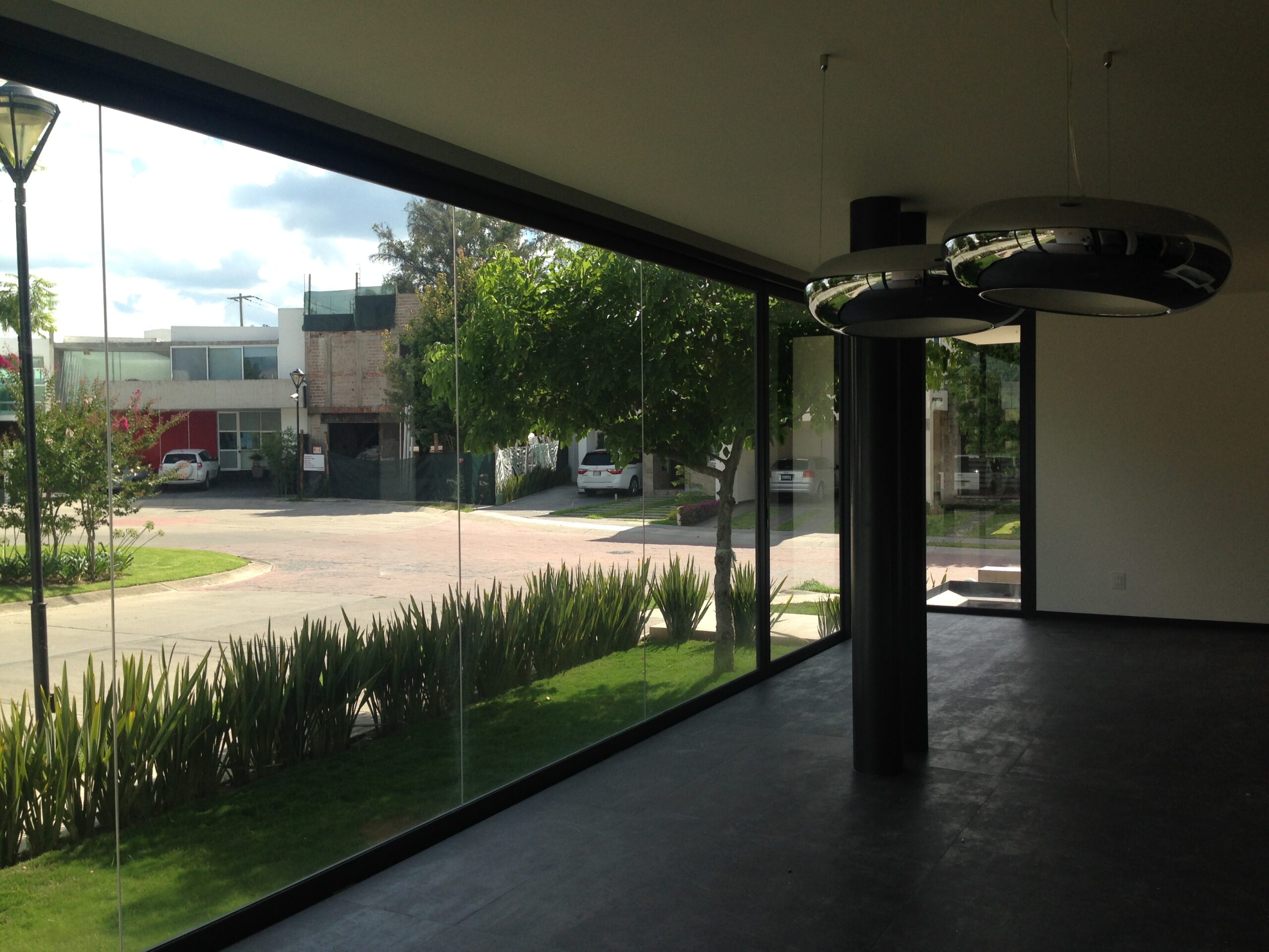 ventana con vidrios jumbo